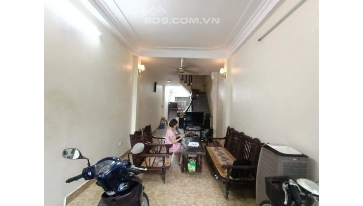 Bán nhà Tam Trinh 50 m2, 5 tỷ 800, ngõ rộng gần phố, ô tô qua nhà. LH: 0947865456